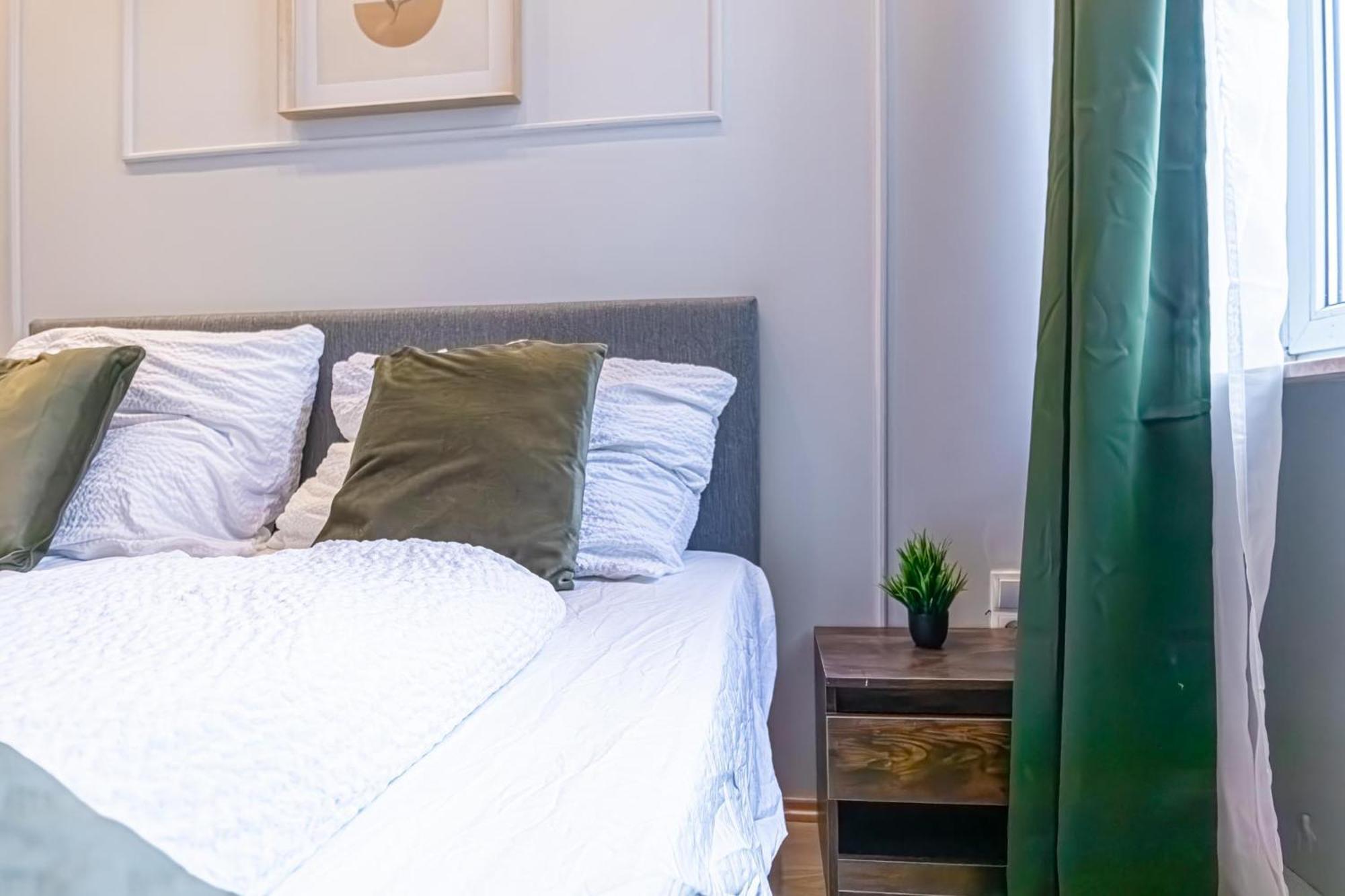 Comfy And Quiet At 12th District In Apartment *